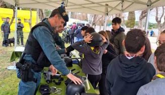 La Guardia Civil realiza en Traspinedo una exposición y exhibición de medios a jóvenes scouts de Castilla y León