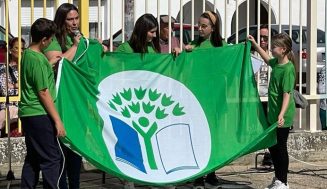 El colegio CEIP Tierra de Pinares de Mojados (Valladolid) recibe la Bandera Verde