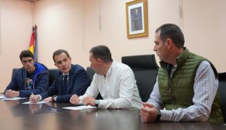 El presidente de la Diputación analiza con el alcalde de Pozal de Gallinas los principales proyectos municipales