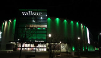 Vallsur se ilumina de color verde durante el mes de febrero para conmemorar el Día Mundial contra el Cáncer