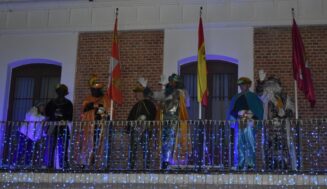 Punto y final a las navidades de Viana de Cega con la visita de los Reyes Magos a la localidad