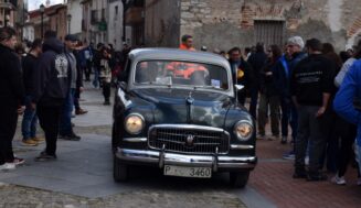 Las calles de Aldeamayor se volvieron a llenar de coches clásicos