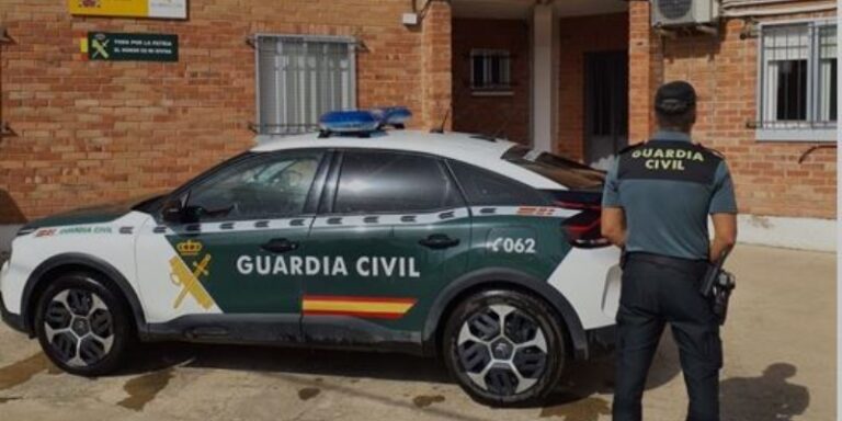 La Guardia Civil auxilia a un vecino de Tordesillas hallado desorientado y deshidratado en su domicilio