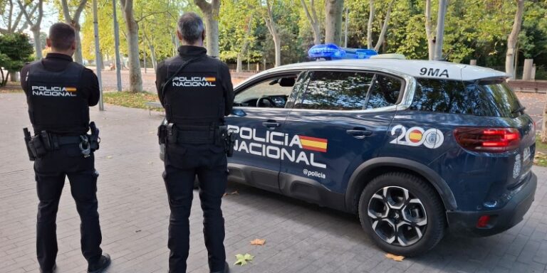 Detenido tras destrozar el interior de un bar y encararse con varios clientes