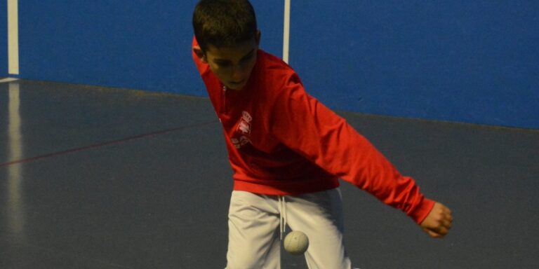 Pedrajas acoge el comienzo de la temporada del Campeonato de Castilla y León de Edad Escolar de pelota a mano y frontenis