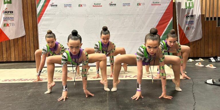 Las campeonas de España del Club Deportivo La Victoria presentan sus galones en el torneo nacional de gimnasia rítmica Euskalgym 2025