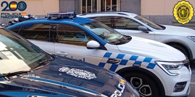 Agentes de la Policía Nacional, policía local de Valladolid y bomberos intervienen en la detención de un sujeto en la capital