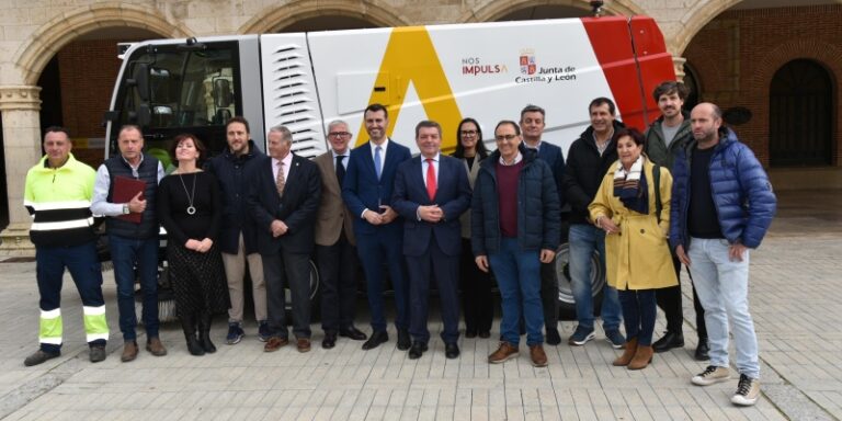 Más de 9.000 vecinos de la mancomunidad vallisoletana Campos Góticos se benefician de una nueva barredora financiada por la Consejería de la Presidencia