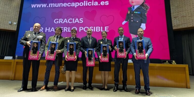 La Policía Nacional y la Fundación Juntos por una Sonrisa presentan “Gala”, la primera muñeca oficial de la Policía cuya venta financiará proyectos sociales
