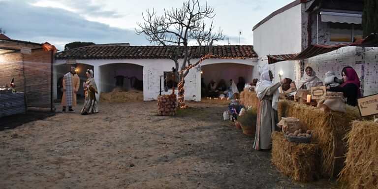 El Belén Viviente de Aldeamayor se convirtió en punto de encuentro de centenares de vecinos durante el fin de semana