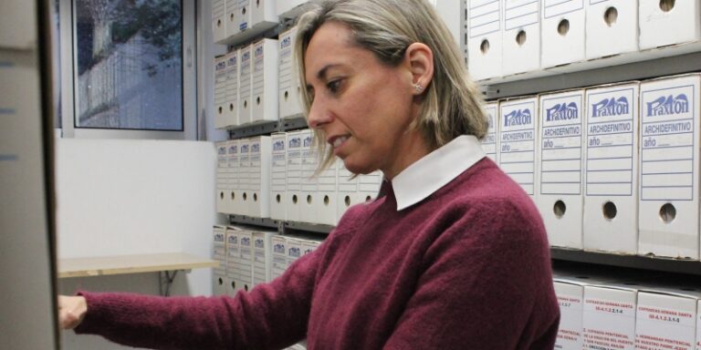 El Arzobispo de Valladolid nombra a una laica, María Esperanza Luque, nueva directora del Archivo Diocesano