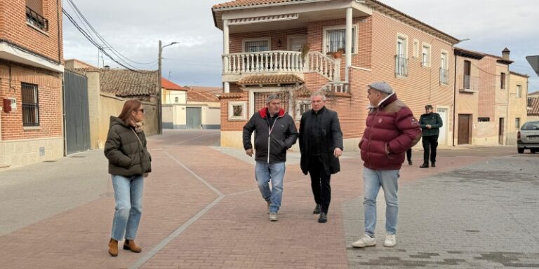 El delegado del Gobierno en Castilla y León visita en Alaejos las actuaciones del plan de Fomento de Empleo Agrario