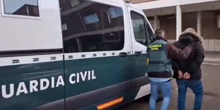 La Guardia Civil ha detenido a una persona por un delito de hurto en una empresa de reparto de paquetería