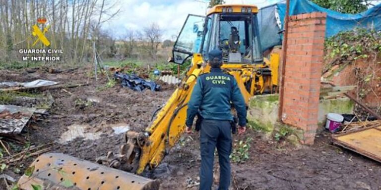 La Guardia Civil recupera en Torrecilla de la Abadesa una retroexcavadora sustraída en Tordesillas