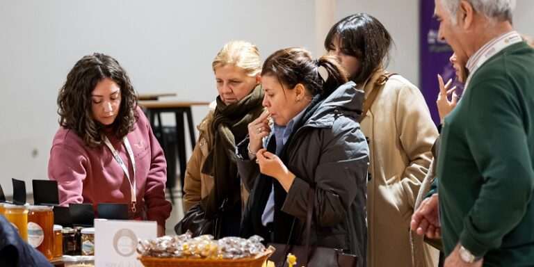 2550 personas visitan el III Salón de la Miel de Alimentos de Valladolid