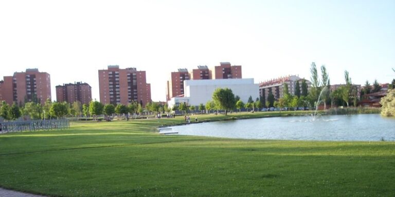 Los socialistas de Laguna denuncian el “pacto de la vergüenza” entre VOX, PP e Independientes por Laguna “para aprobar una moción xenófoba y racista”