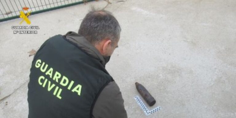 Entrega a la Guardia Civil un proyectil de la Guerra Civil hallado en una vivienda de Medina de Rioseco