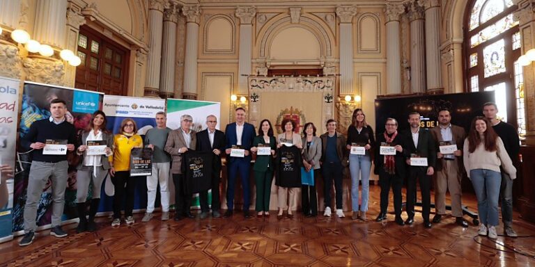 La XIII Carrera Nocturna ‘Ríos de Luz 2026’ iluminará la ciudad el 11 de abril entre un ambiente festivo y el apoyo a proyectos solidarios