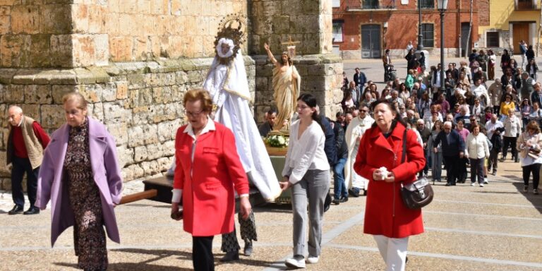 Cigales celebra el encuentro de la esperanza en su Domingo de Resurrección