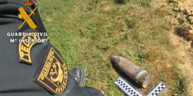 Entrega a la Guardia Civil un proyectil de la Guerra Civil hallado en una vivienda de Villalón de Campos