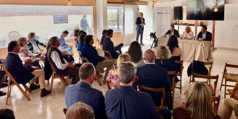 El presidente de la Diputación de Valladolid presenta en Valencia La Milla de Oro del Vino