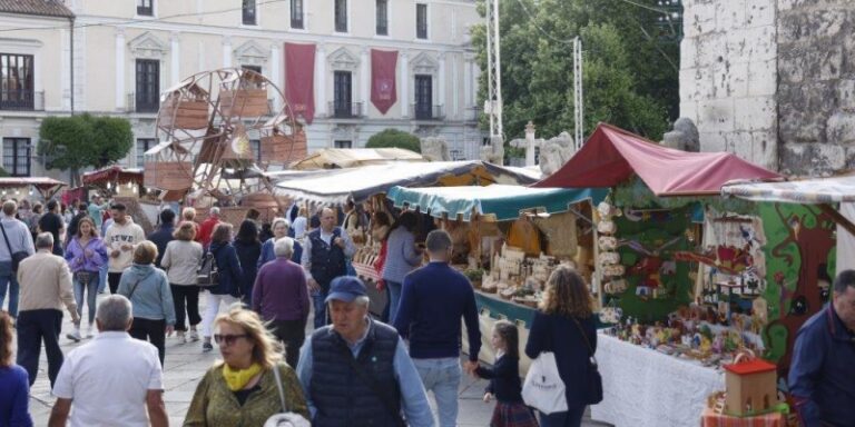 Noventa artesanos participan en el Mercado Castellano de Valladolid hasta el 13 de mayo en el entorno de San Pablo