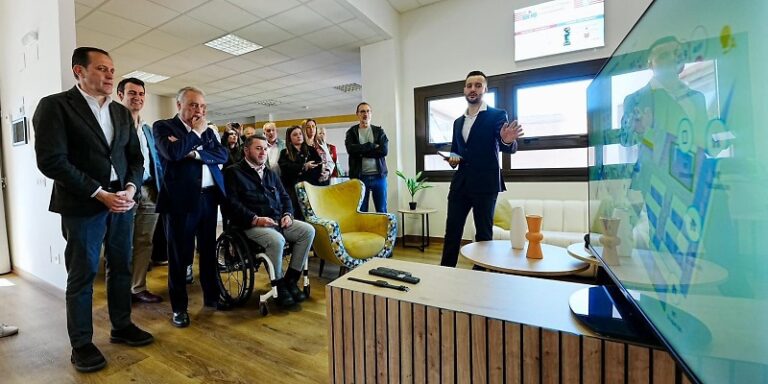 Conrado Íscar inaugura el ‘Hogar Digital’ de la Diputación en Villanubla