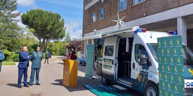 La Guardia Civil presenta en Valladolid una oficina móvil de atención a la ciudadanía para acercar sus servicios a las zonas despobladas de la provincia