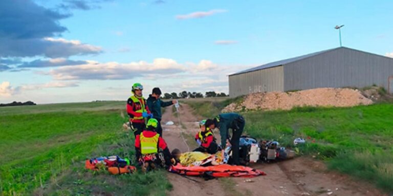 El Grupo de Rescate y Salvamento de la Junta de Castilla y León socorre a un motorista herido en La Cistérniga (Valladolid)