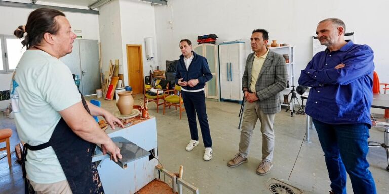 El presidente de la Diputación de Valladolid visita el Centro Provincial de la Artesanía que consolida su crecimiento con plena ocupación empresarial