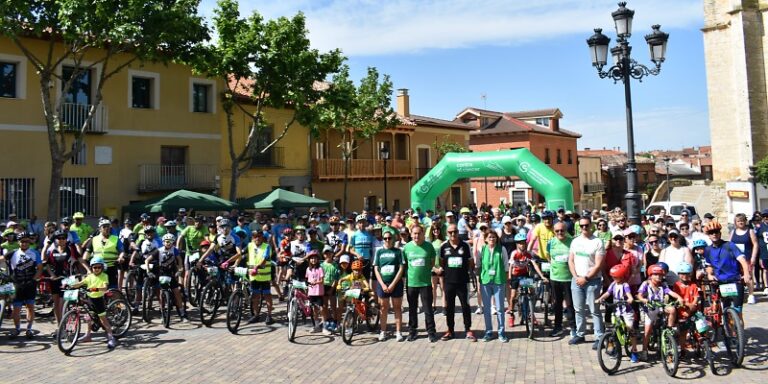 Cigales se vuelca contra el cáncer en una multitudinaria marcha solidaria con cerca de 500 participantes