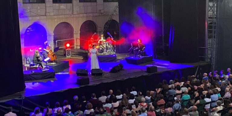 San Benito acoge un nuevo festival musical con Bringas, Guille Jové, Soleá Morente y Santero y los Muchachos para celebrar los 25 años de Xtrañas Producciones