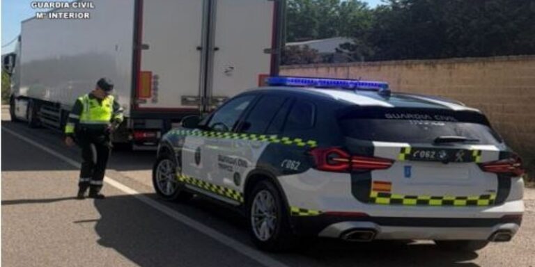 La Guardia Civil detiene a un camionero por superar cuatro veces la tasa de alcohol permitida