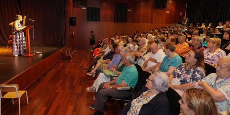 La Diputación lleva el teatro a cuatro municipios de la provincia para sensibilizar a los escolares contra el maltrato a las personas mayores